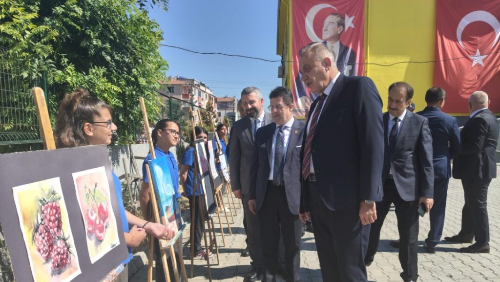 İl Millî Eğitim Müdürü Dr. Aziz Yeniyol, Kumbağ İlkokulunda Düzenlenen Karne Törenine Katıldı