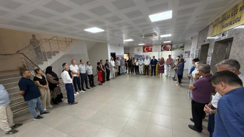 İlçe Milli Eğitim Müdürümüz Fahri KIRMIZI,Okul Müdürlerinin ve Müdürlüğümüz Personelinin Mevlid Kandili'ni Tebrik Etti