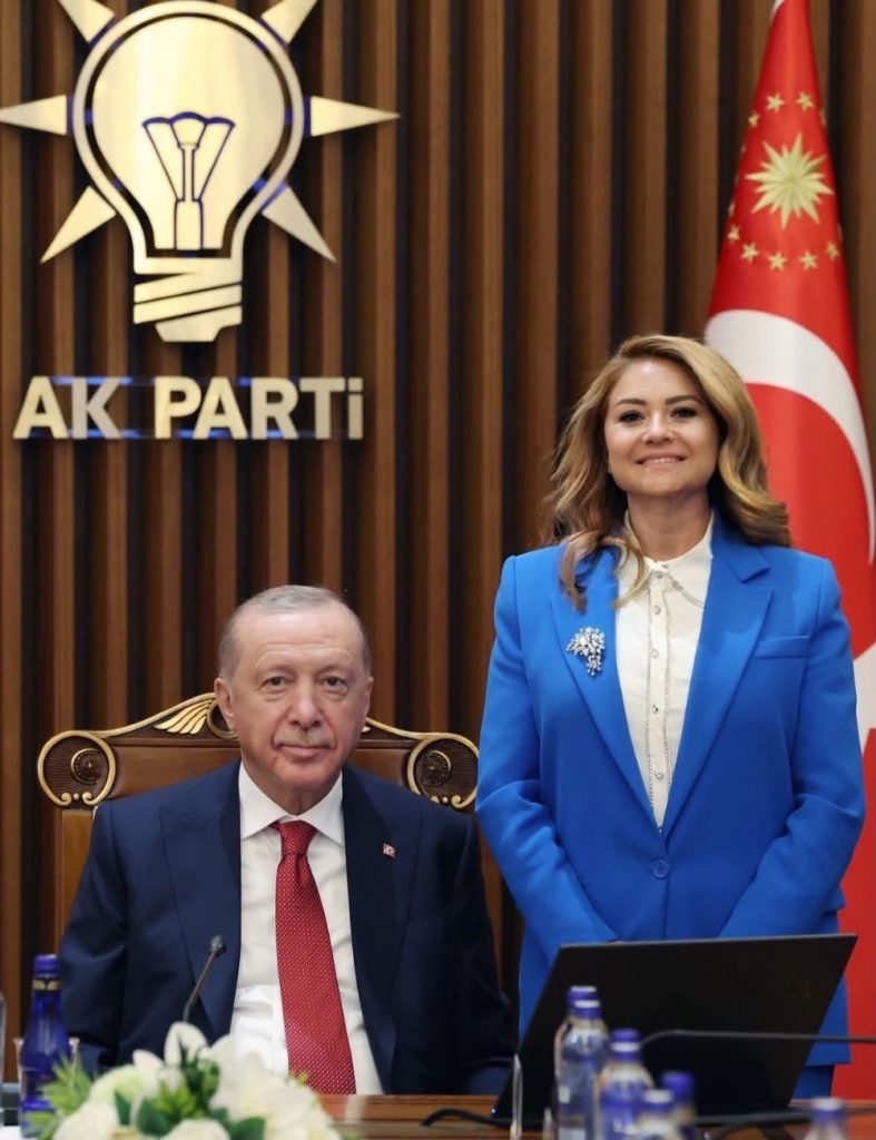 BAŞKANIMIZ SAYIN MÜGE YILDIZ TOPAK: ´CUMHURBAŞKANIMIZ SAYIN RECEP TAYYİP ERDOĞAN İLE ERGENE’MİZ İÇİN PROJELERİMİZİ VE YATIRIMLARIMIZI GÖRÜŞTÜK!´